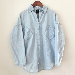 VICTORIA’S SECRET | “LONDON JEAN” RELAXED COMFY DENIM BUTTON UP SHIRT LIGHTWASH
